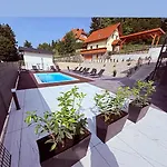 Resort Pj Resort - Pool & Mountain View *