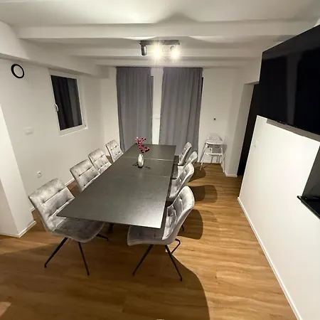 Курортный комплекс Pj - Pool & Mountain View Церклье-на-Гореньскем