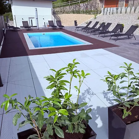 Pj - Pool & Mountain View * Церклье-на-Гореньскем
